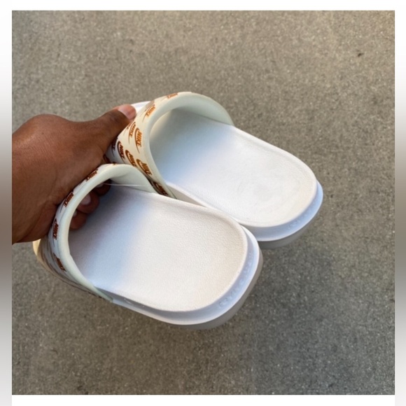 WMNS NIKE OFFCOURT SLIDE GOLD OFF COURT FLIP FLOP SANDAL SLIDE
COPPER BEIGE - Picture 6 of 6